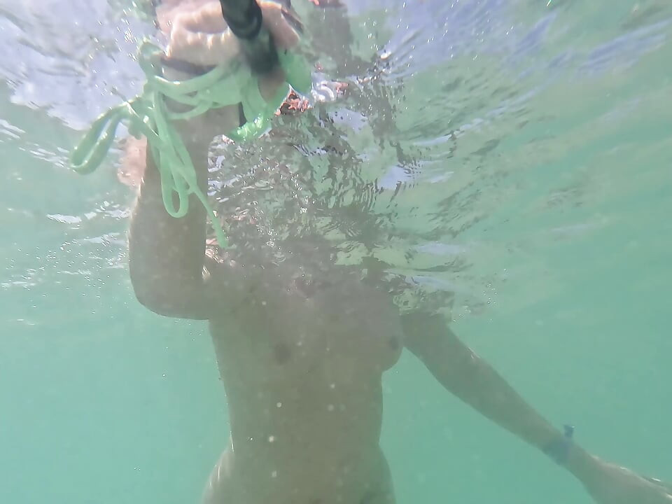 Girl Swimming Naked Underwater No Panties
