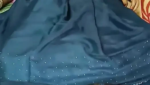 Tante cantik asal telugu india lagi asik ngentot memek tantenya yang super hot sampai matanya merem melek