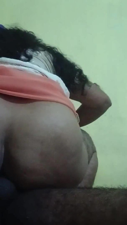 רגע עוצמתי מתוך "בהאבי סקסית פושטת על סקס, זיון גננות לא מסופק"