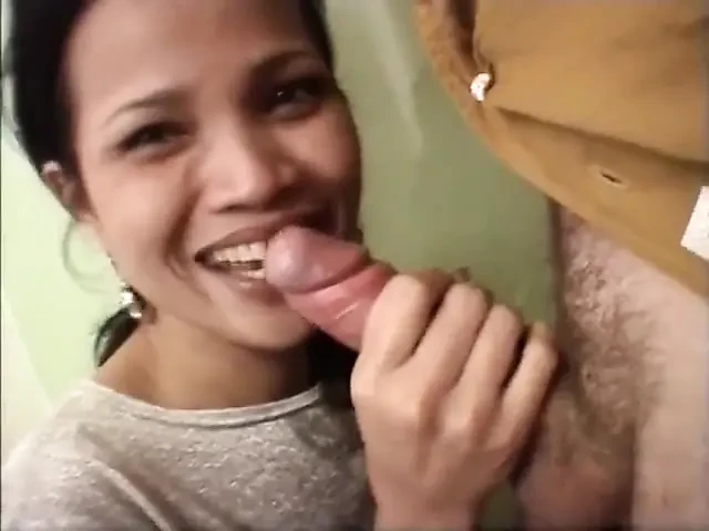 Ebony bitch blowing white cock