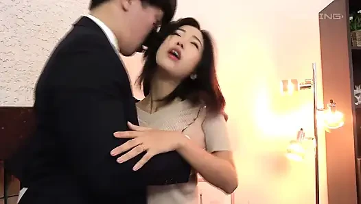 Adik tiri dientot habis-habisan sampai mengerang keenakan! cewek ini udah basah kuyam