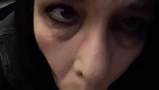 Stellen sie sich vor, sie bekommen einen rauchenden blowjob von einer gothic-hexen-MILf