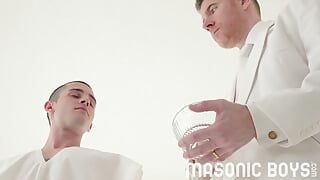 MasonicBoys sexy älterer im anpass bringt gefesselte jungfrau oliver james zum kommen