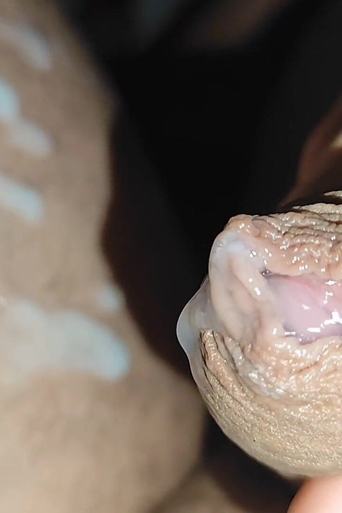 信じられないような巨大な精液の潮吹き