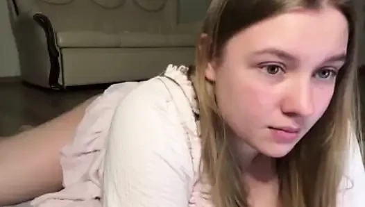 Большая задница раком играет с Jucielussie