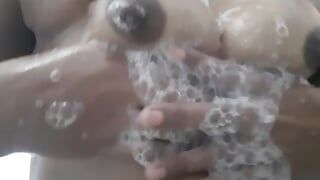 Vidéo de douche virale d’une fille du village 2023, Bangladaise