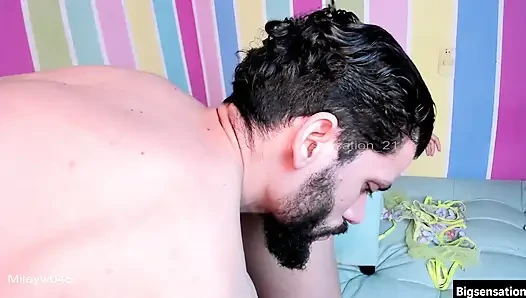 Blonder Hintern bekommt ein GROSSES GESICHTSGESICHT