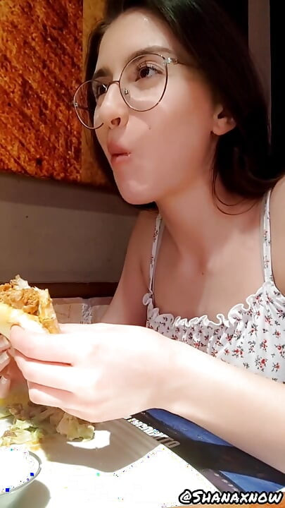 Kenikmatan makan sepuasnya
