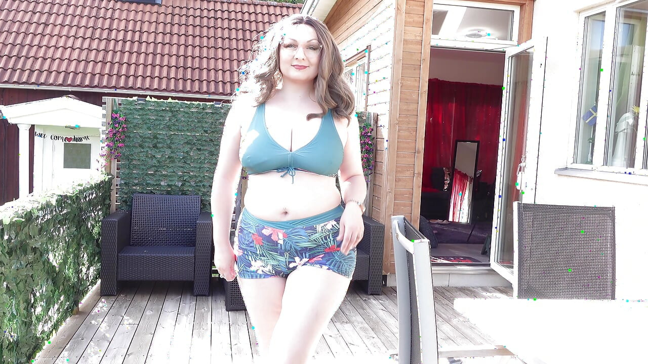 Isprobajte Haul! Ljetni kupaći kostimi! Zaobljena MILF Arya Grander