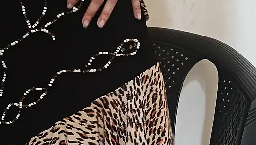 Leena Bhabhi get massaged by servant JOI