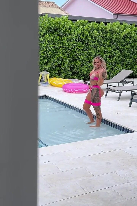 Busty Tattooed Blonde Stephanie Love Loves Poolside Anal