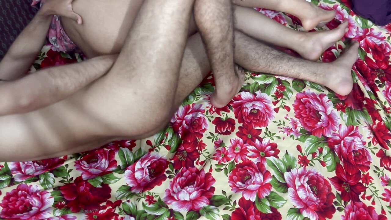 İki Hintli yetişkin arasında kahkaha, romantizm ve özel anılar gecesi (18+)