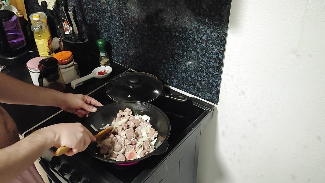 Azu กับดองเนื้อกับมันฝรั่งในสไตล์ทาร์ทาร์
