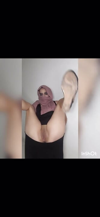 Arab wearing big heels and licking big dick