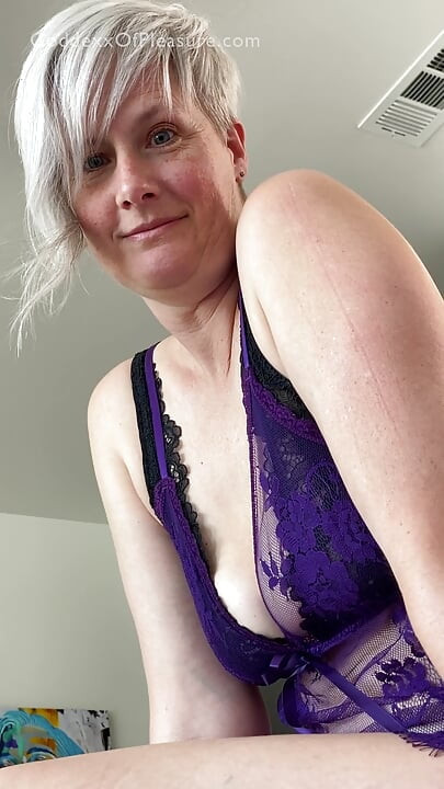 Mom's Best Friend Tells You to Cum - HOT MILF JOI COUNTDOWN