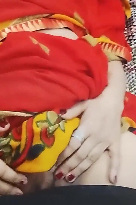 Sexy Bangoli MILF Bhabhi Gets Hard Fucked by Her Servant