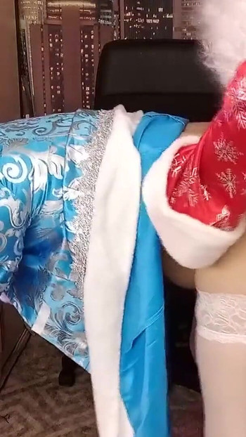 Emotivní okamžik z mokré kundičky Snow Maiden a Santova kouzelného personálu... )) #XMAS"