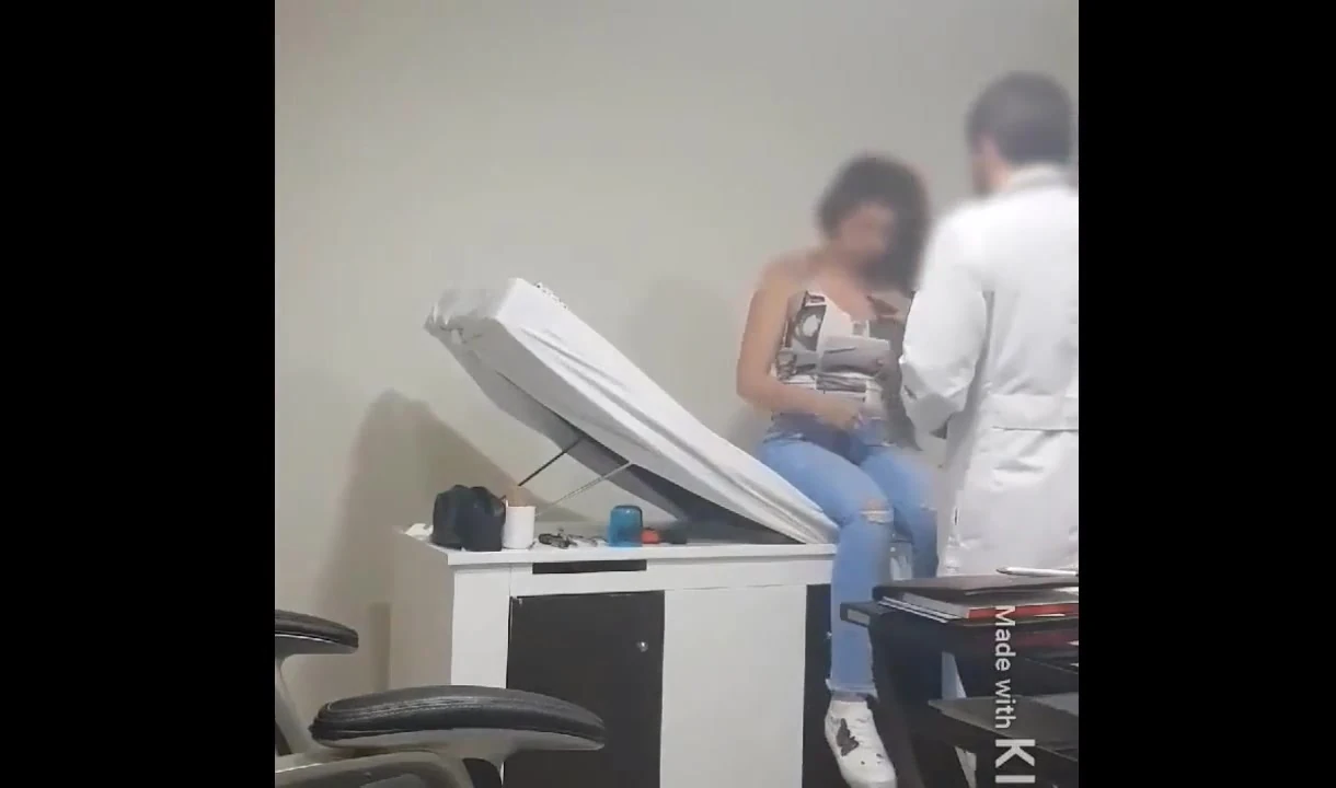 医生没有反抗，最后操了他的病人