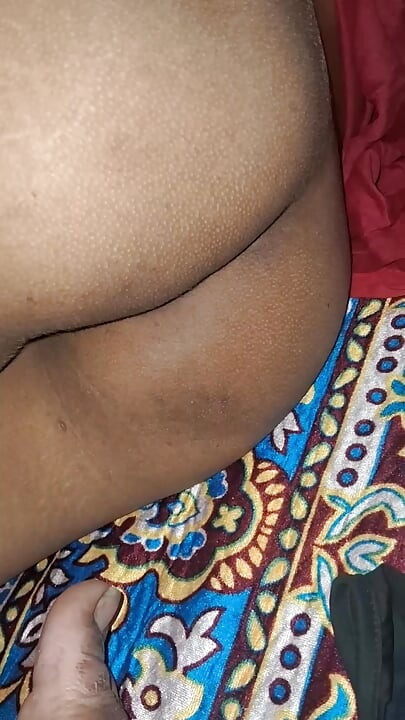 Padosan ke muh me land diya