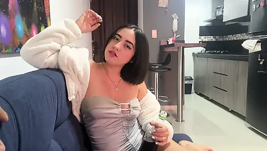Rich balodan geldikten sonra seksi latin üvey kız kardeşimle sikişiyor.