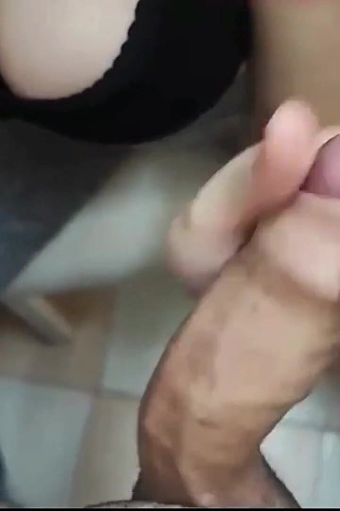 Дълбока свирка в кухнята и пълни устата ми с огромно свършване!