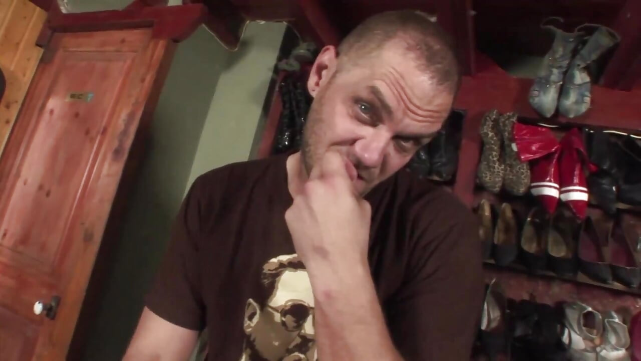 Nacho fode uma puta deslumbrante na gaiola
