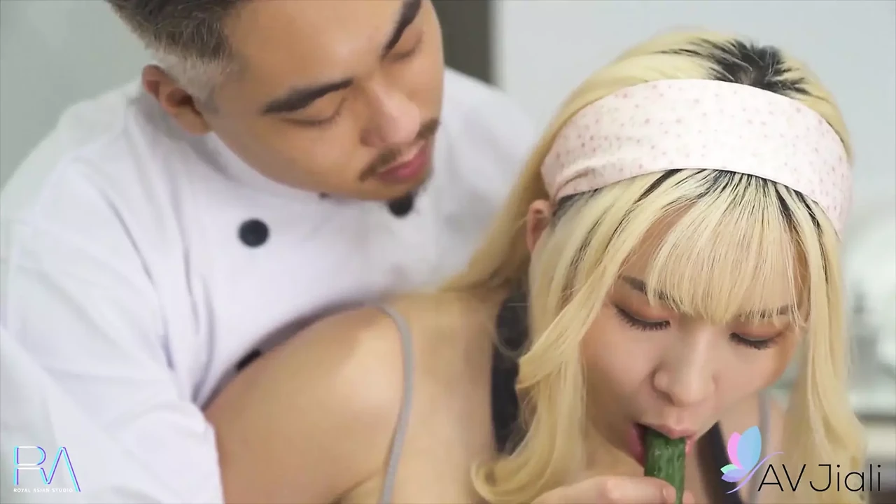 Lina Wants to Learn to Cook so She Invites a Chef Over to Fuck Her