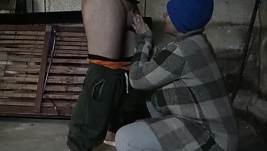 Французская шлюха позволяет мне трахнуть ее в анал в заброшенном здании