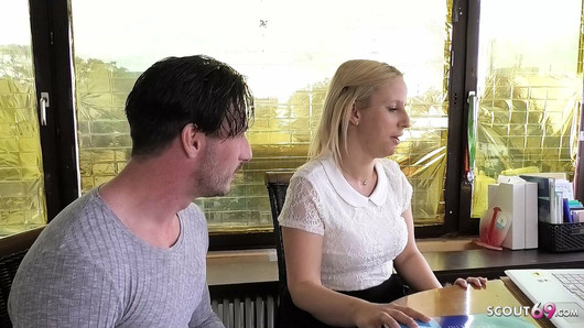 Deutscher Lehrer fickt kurviges Teen Jana Schwarz bei der Nachhilfe