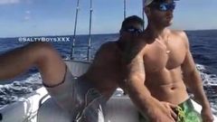 Seks gay: sepasang gay yang bernafsu berhubungan seks di kapal pesiar