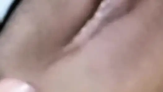 Kolumbianische frau masturbiert mit ihrer besten freundin