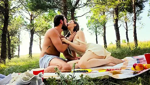 Eğer bizi duyarlarsa! Polly Yangs bir şey veriyor ve pikniğe çıkıyor
