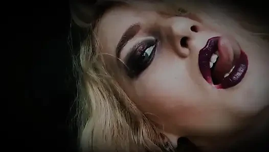 Ditekan ke dalam ketaatan nilonku