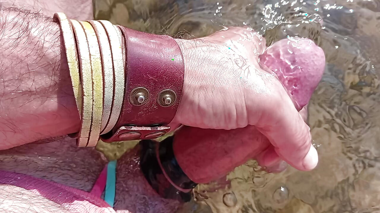 Labă pe râu cu inele de pulă și dop de cur