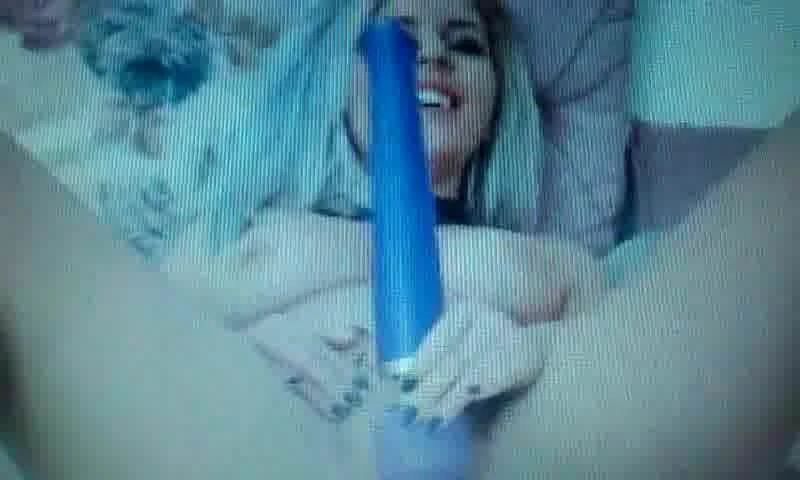增压的金发女郎