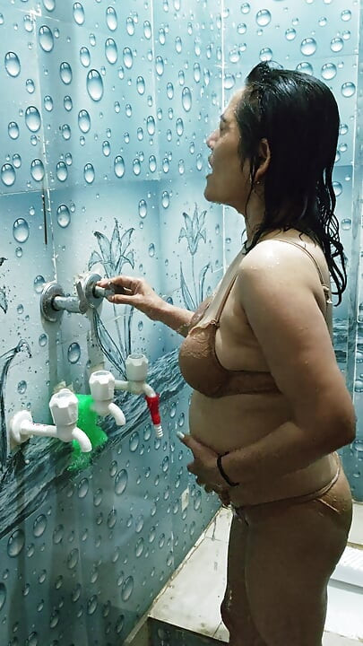 Desi bhabhi badar