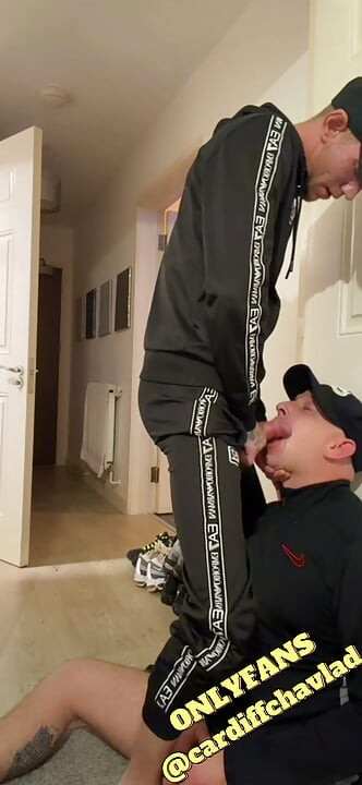 Dominant chav eier sub gutts rumpe