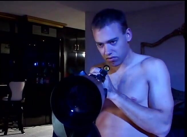 Ξανθό μικροκαμωμένο κορίτσι ρουφάει πούτσο και γαμιέται από κώλο