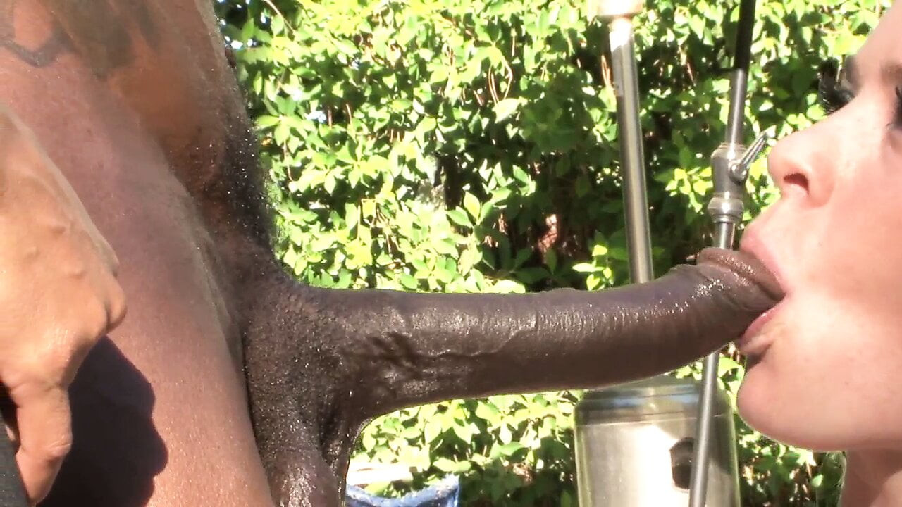 Kiara Mia an interracial threesome fuck with a black cock