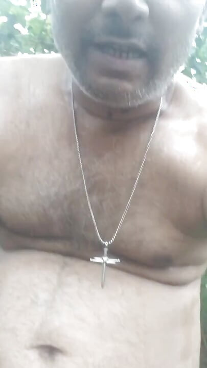 Seks tripple bugil di hutan terbuka...
