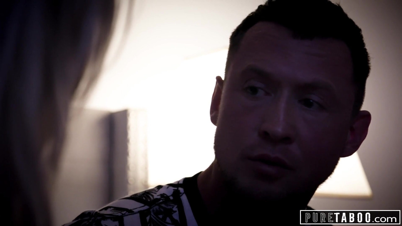 純粋なタブー、セクシートランスガールが悲しみの男をやる