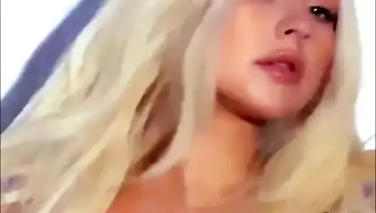 Christina Aguilera - соски в прозрачном верху, июль 2018