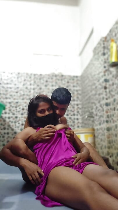 Indian desi girl morning nahane video