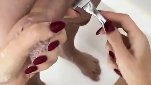 Schwanz rasieren im badezimmer - versuch nicht zu kommen