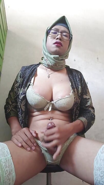 사정할 때까지 자위하는 거유의 히잡 쉬멜