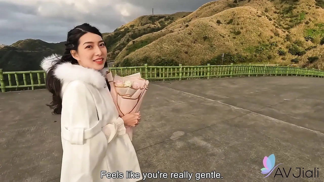 和热辣的黑发女郎的第一人称视角约会, 佳欣