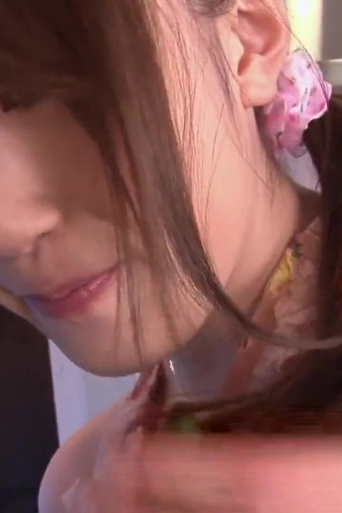 ก่อนอื่นให้ร้อนด้วยดิลโด้แล้วเย็ดให้ผ่าน