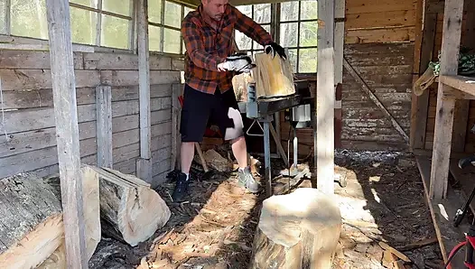 Ateşli orta yaşlı seksi kadın dışarıda götten sert sikiliyor ve gerçek anal yüzünü gösteriyor