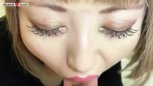 Cat Eyed F Чашка Девка присоединяется близко и делится теплой игривой близости на протяжении всей нашей мягко восходящей ночи