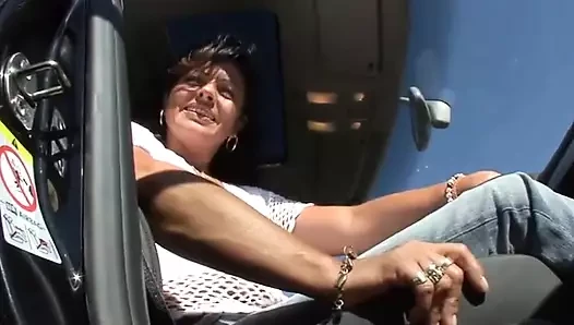 Intercourse porn video – Scandalous milf masturbates with a sex toy in the car where everyone can watch